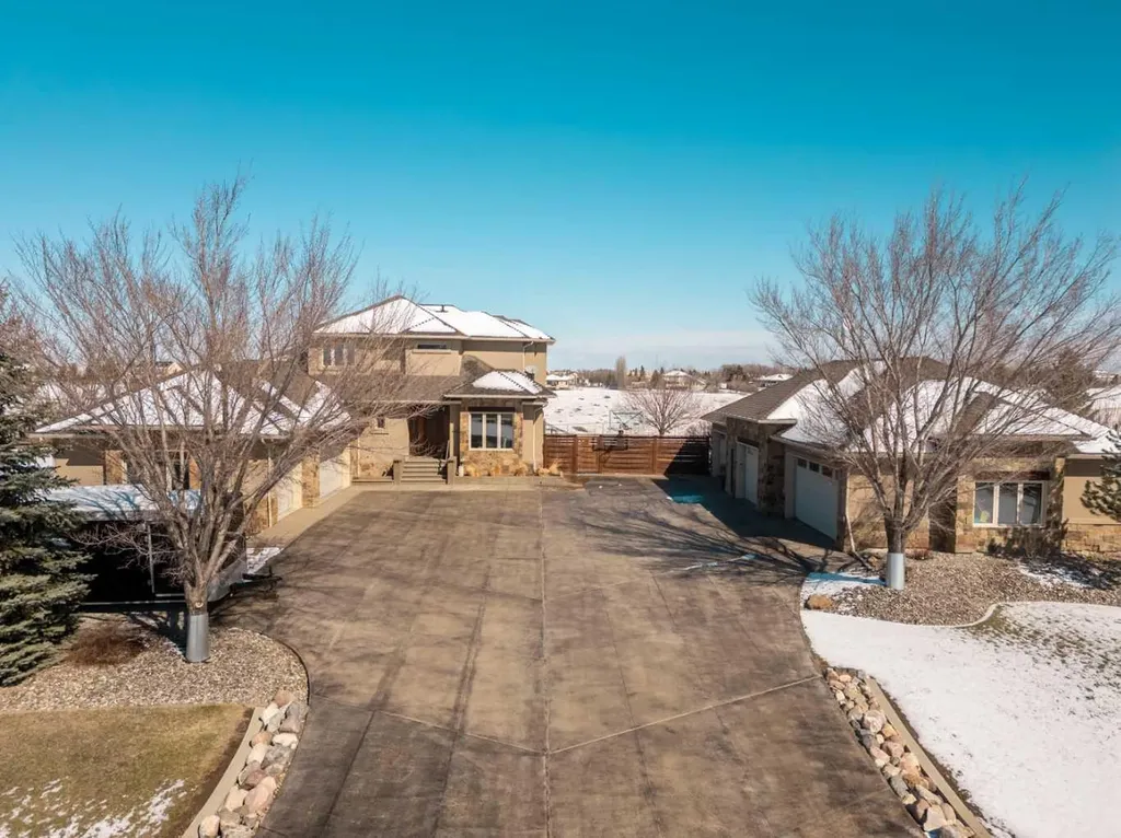 402 Meadow Lark Drive W Rural Lethbridge County AB T1J 5R8