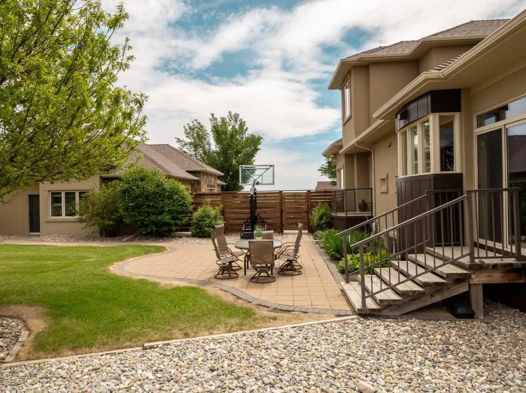 402 Meadow Lark Drive W Rural Lethbridge County AB T1J 5R8