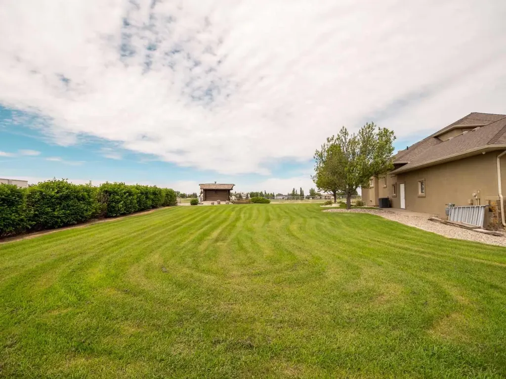402 Meadow Lark Drive W Rural Lethbridge County AB T1J 5R8