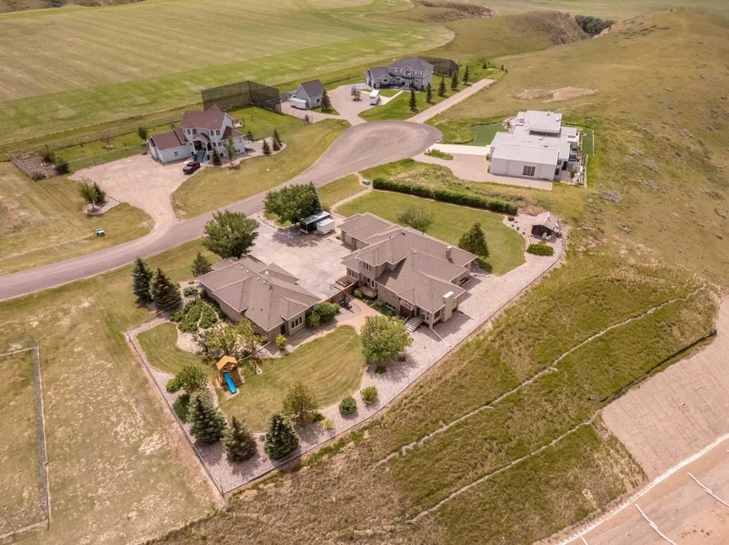 402 Meadow Lark Drive W Rural Lethbridge County AB T1J 5R8