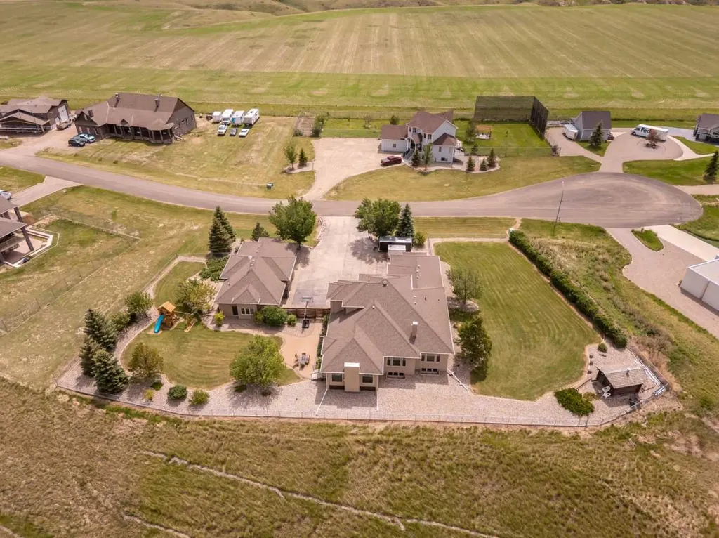 402 Meadow Lark Drive W Rural Lethbridge County AB T1J 5R8