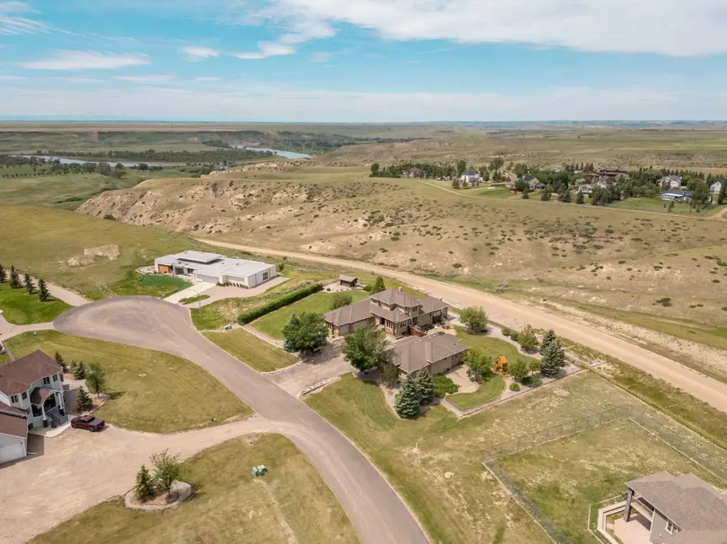 402 Meadow Lark Drive W Rural Lethbridge County AB T1J 5R8