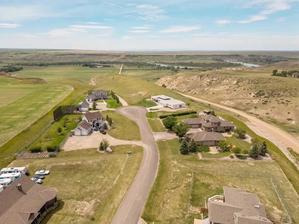 402 Meadow Lark Drive W Rural Lethbridge County AB T1J 5R8