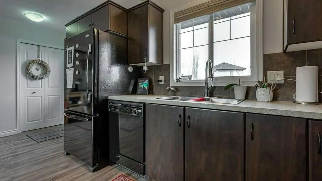 115 Redwood Boulevard Springbrook AB T4S 0J5