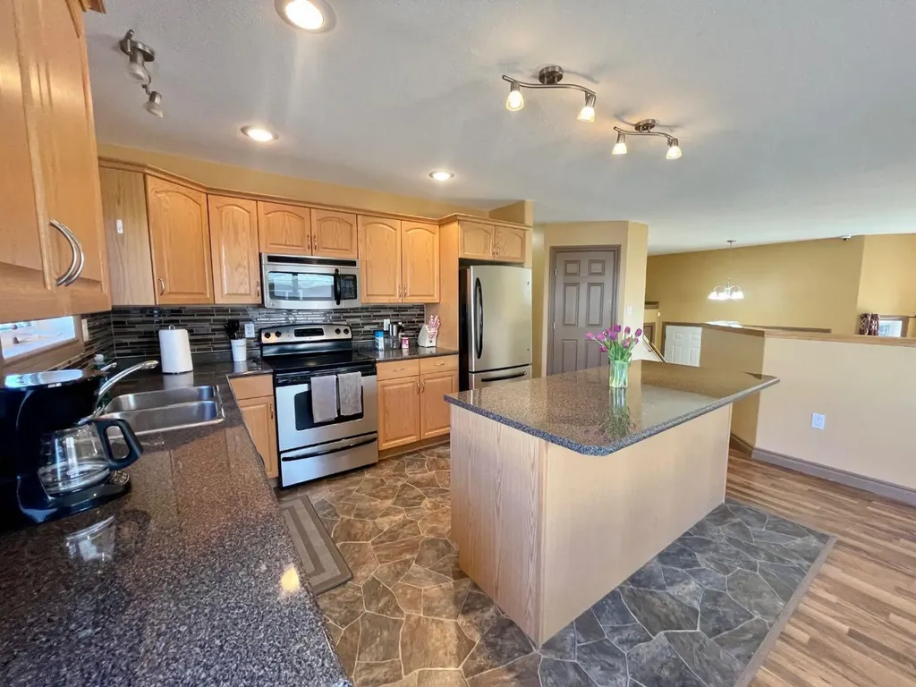 4108 16 Avenue Edson AB T7E 0A5