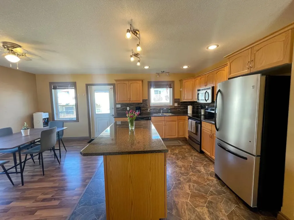 4108 16 Avenue Edson AB T7E 0A5