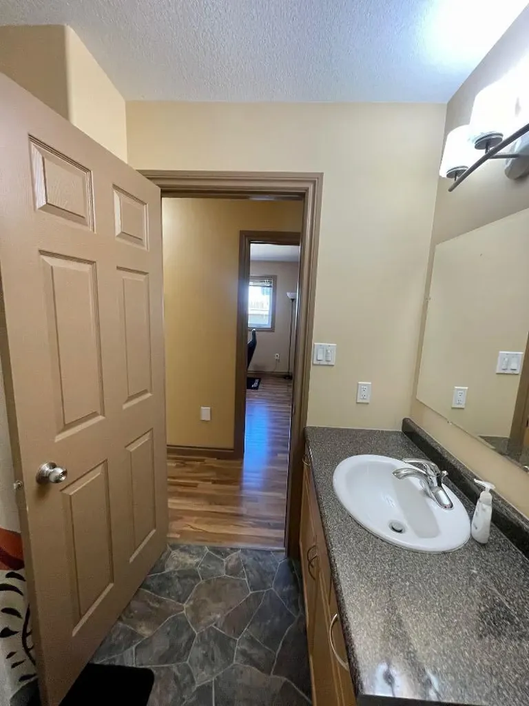 4108 16 Avenue Edson AB T7E 0A5