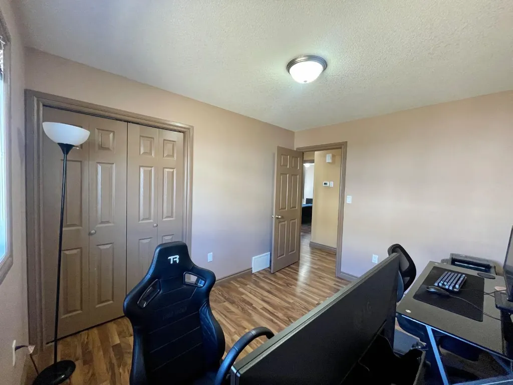 4108 16 Avenue Edson AB T7E 0A5