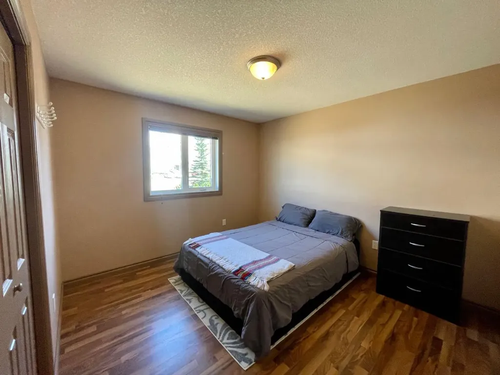 4108 16 Avenue Edson AB T7E 0A5