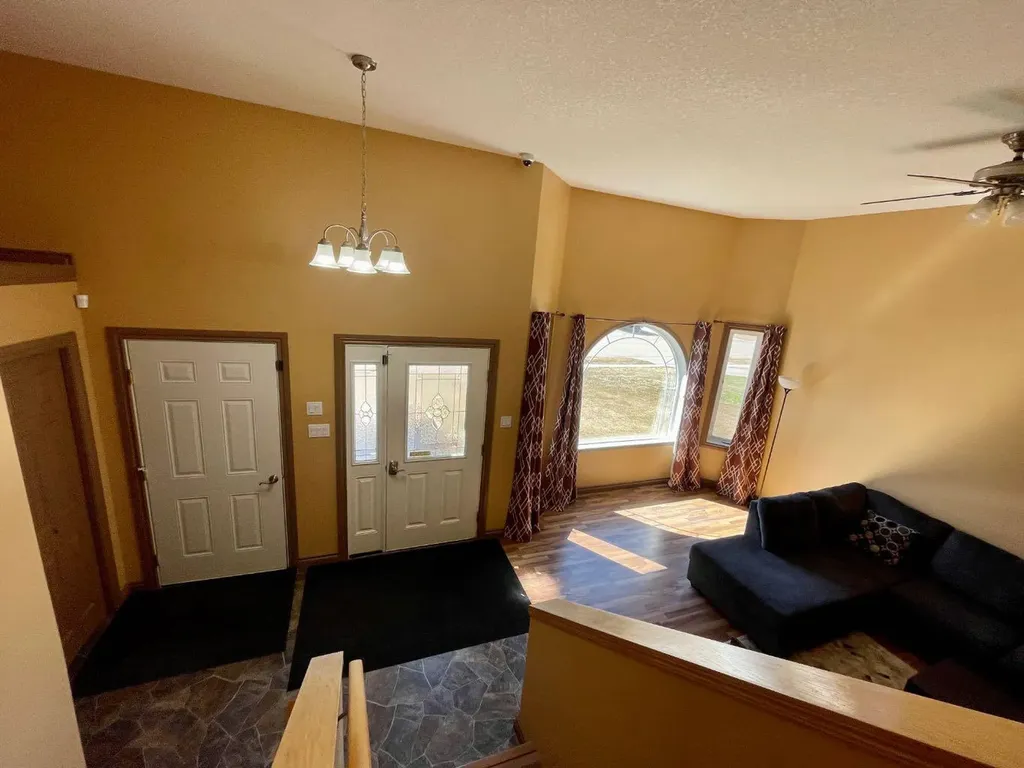 4108 16 Avenue Edson AB T7E 0A5