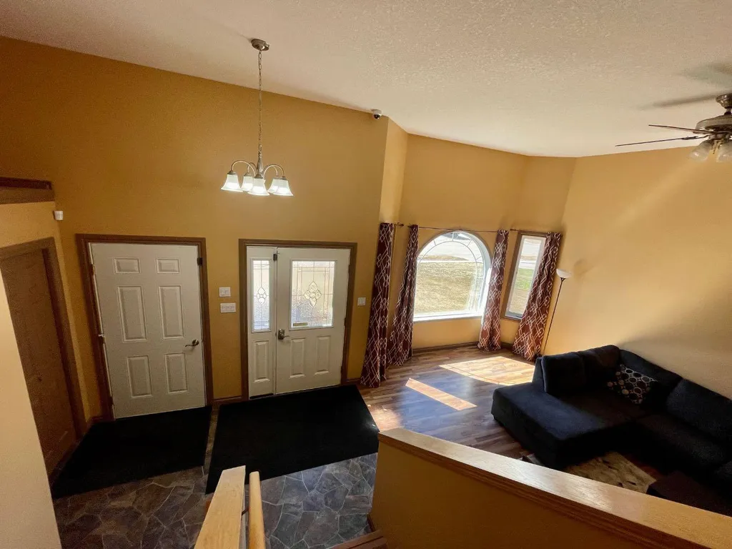 4108 16 Avenue Edson AB T7E 0A5