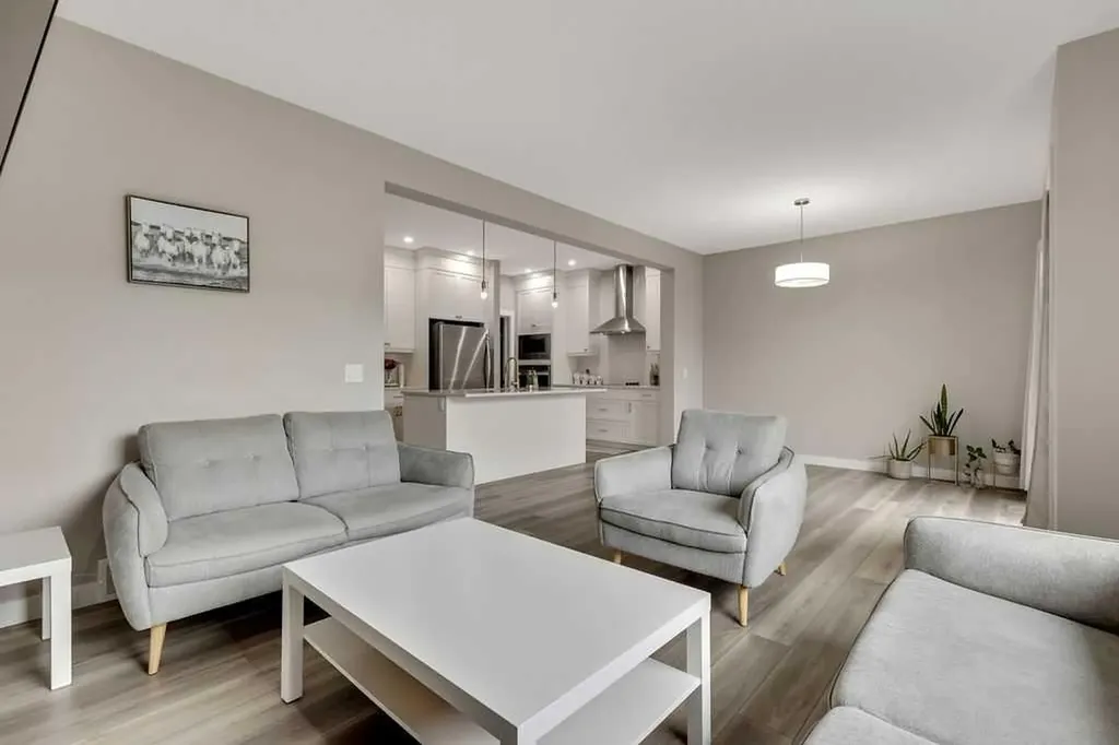 216 Creekstone Row SW Calgary AB T2X4Y5