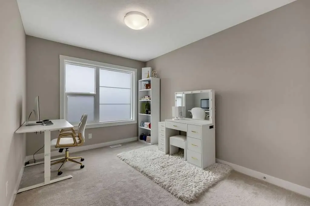 216 Creekstone Row SW Calgary AB T2X4Y5