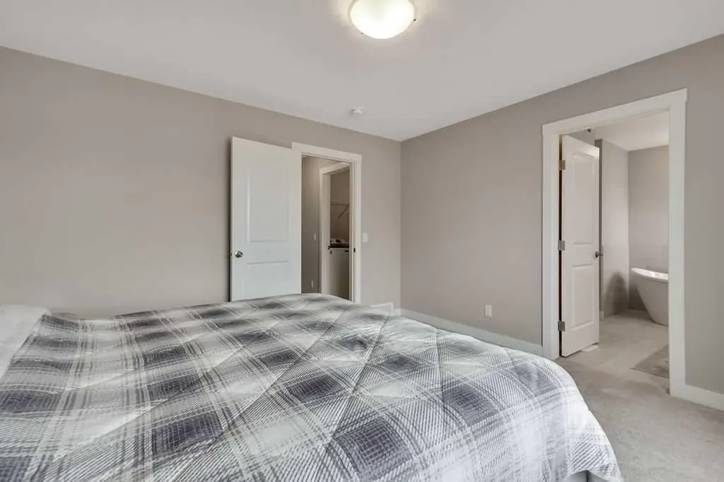 216 Creekstone Row SW Calgary AB T2X4Y5
