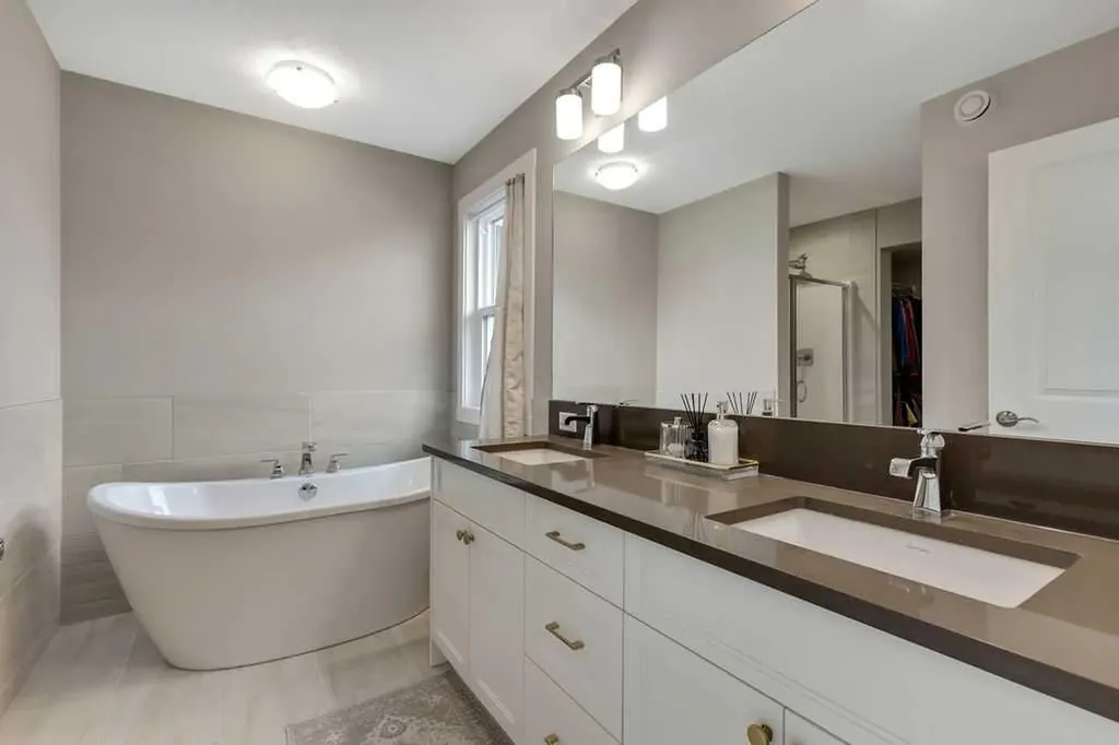 216 Creekstone Row SW Calgary AB T2X4Y5