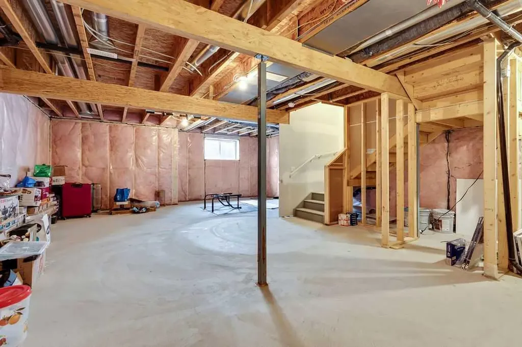 216 Creekstone Row SW Calgary AB T2X4Y5