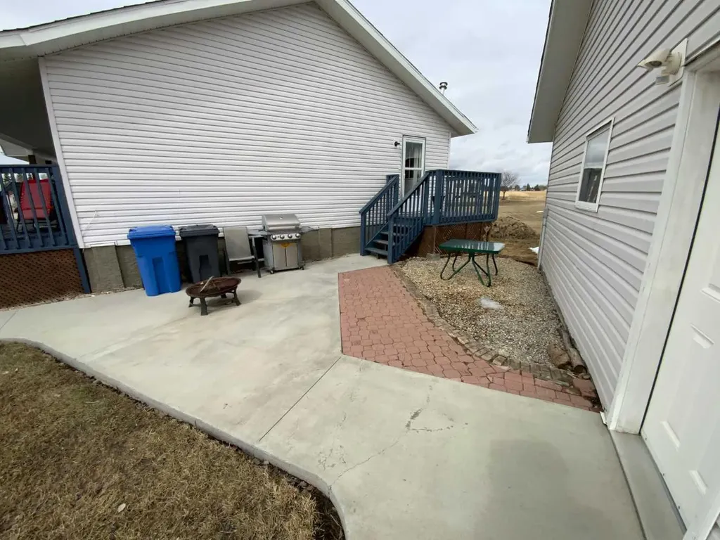 6 Cherry Lane SE Three Hills AB T0M 2A0