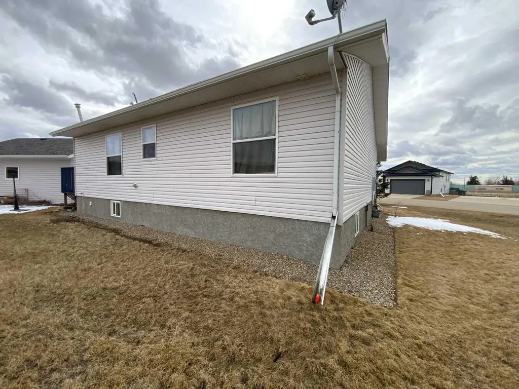 6 Cherry Lane SE Three Hills AB T0M 2A0