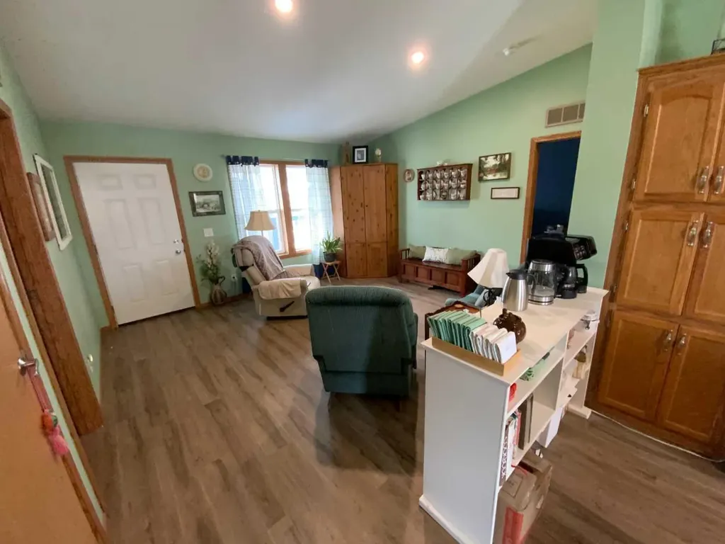 6 Cherry Lane SE Three Hills AB T0M 2A0