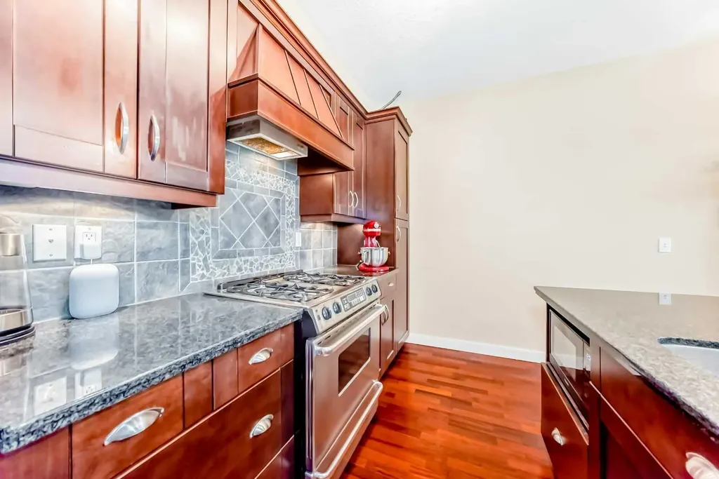 1828 14 Street SW Calgary AB T2T 3S9