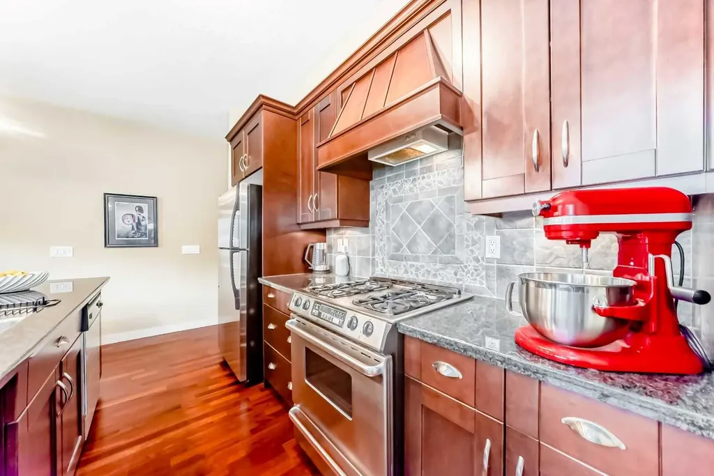 1828 14 Street SW Calgary AB T2T 3S9