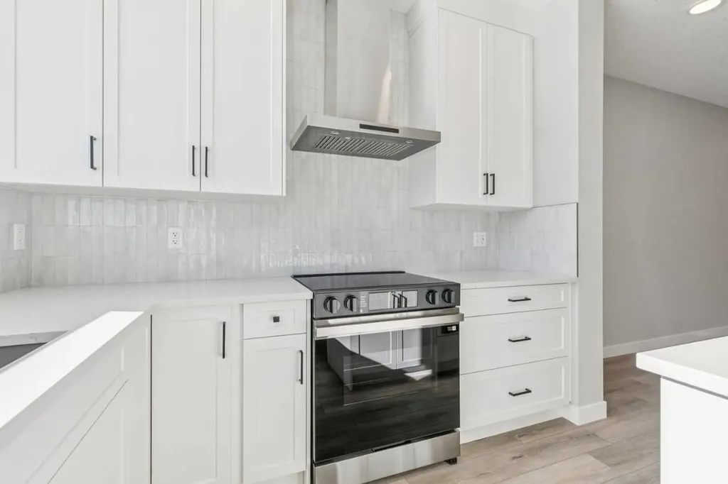 335 Fireside Drive Cochrane AB T4C 3E1