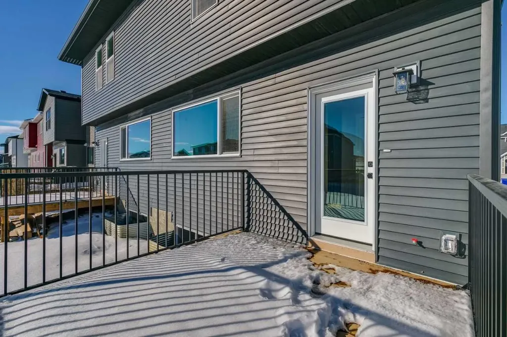 335 Fireside Drive Cochrane AB T4C 3E1