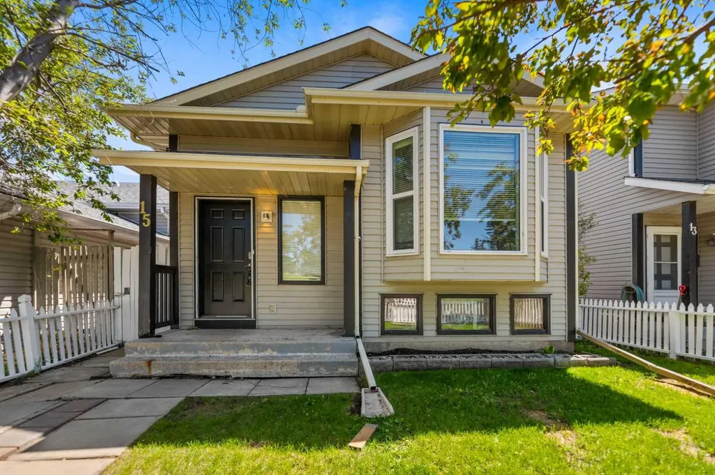 15 Erin Green Way SE Calgary AB T2B 3C2