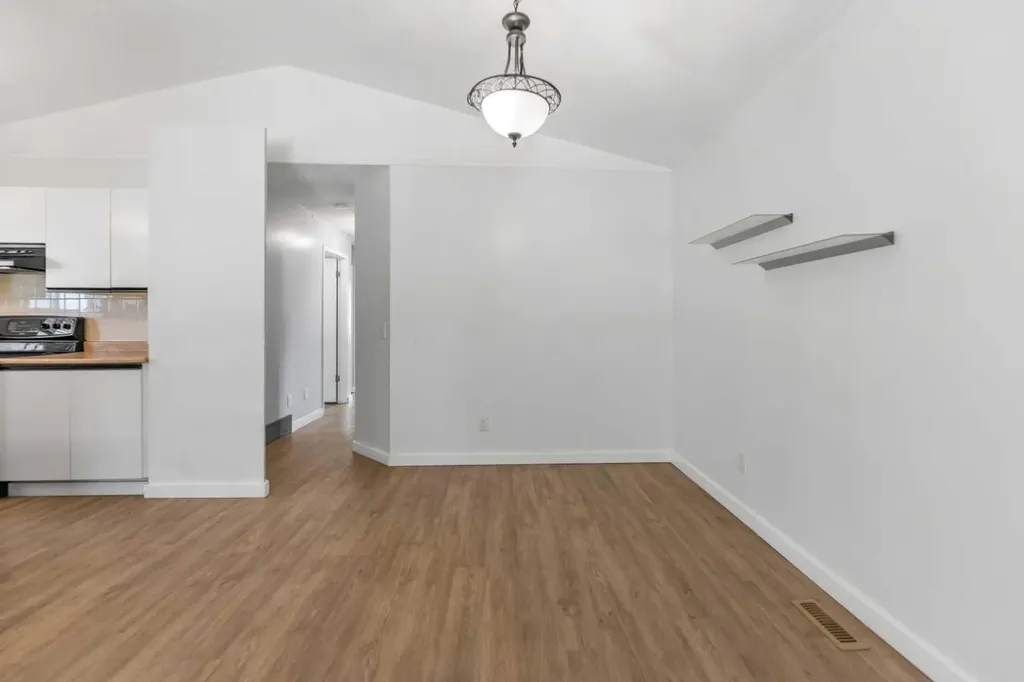 15 Erin Green Way SE Calgary AB T2B 3C2