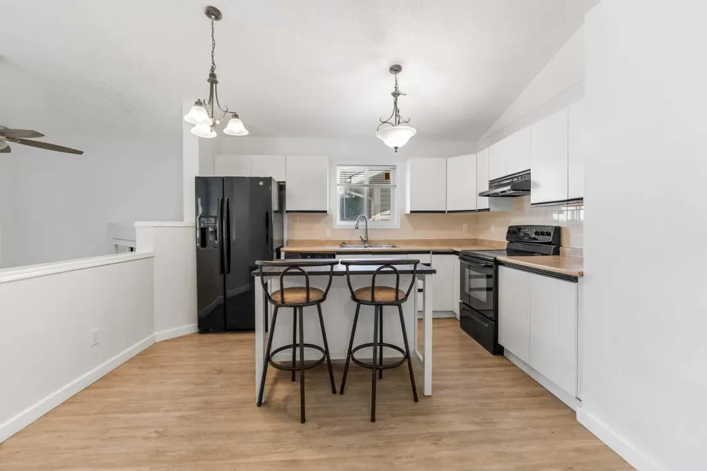 15 Erin Green Way SE Calgary AB T2B 3C2