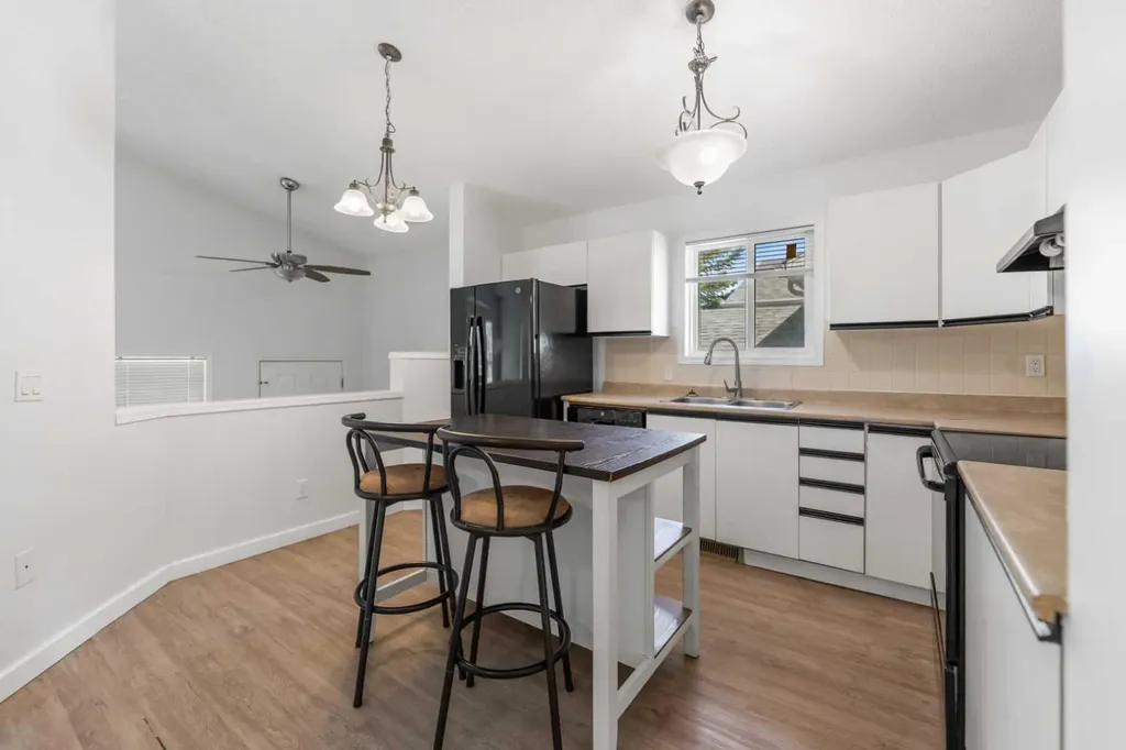 15 Erin Green Way SE Calgary AB T2B 3C2