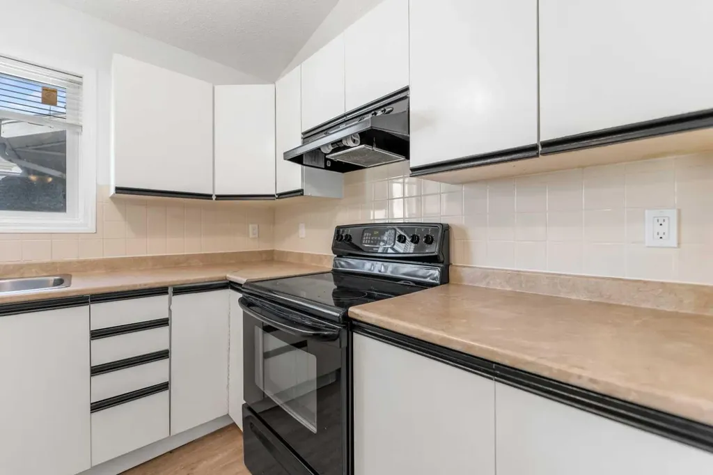 15 Erin Green Way SE Calgary AB T2B 3C2