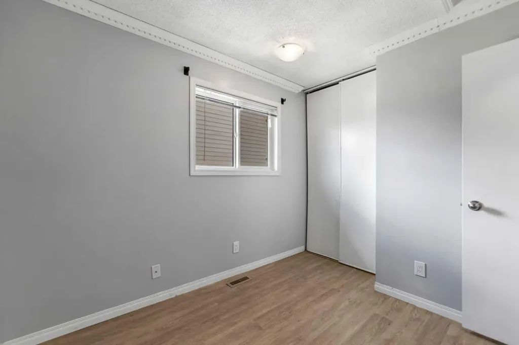 15 Erin Green Way SE Calgary AB T2B 3C2