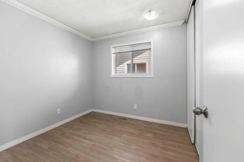 15 Erin Green Way SE Calgary AB T2B 3C2