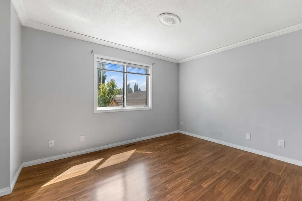 15 Erin Green Way SE Calgary AB T2B 3C2