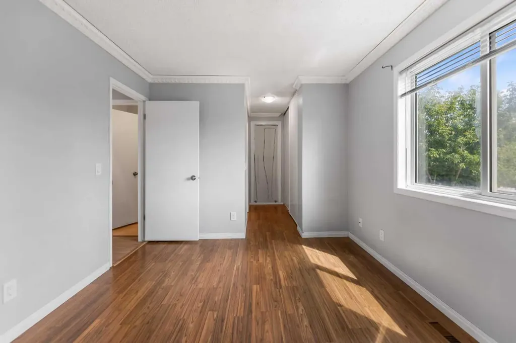 15 Erin Green Way SE Calgary AB T2B 3C2