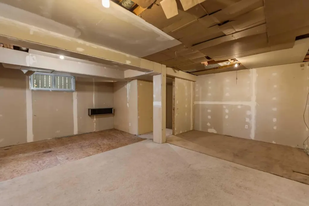 15 Erin Green Way SE Calgary AB T2B 3C2