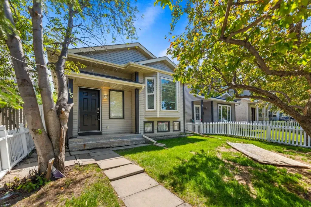 15 Erin Green Way SE Calgary AB T2B 3C2
