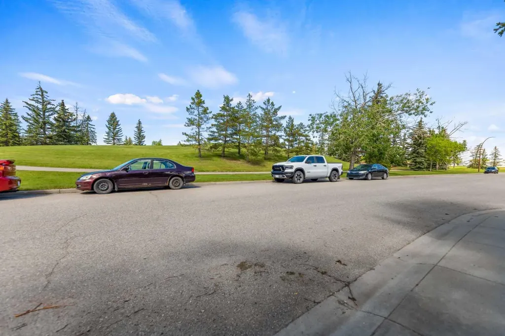 15 Erin Green Way SE Calgary AB T2B 3C2
