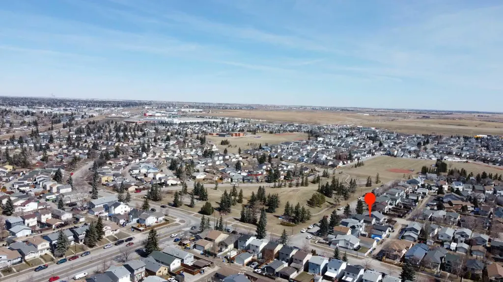 15 Erin Green Way SE Calgary AB T2B 3C2