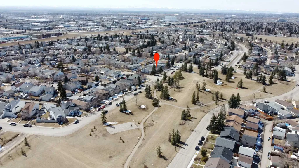 15 Erin Green Way SE Calgary AB T2B 3C2