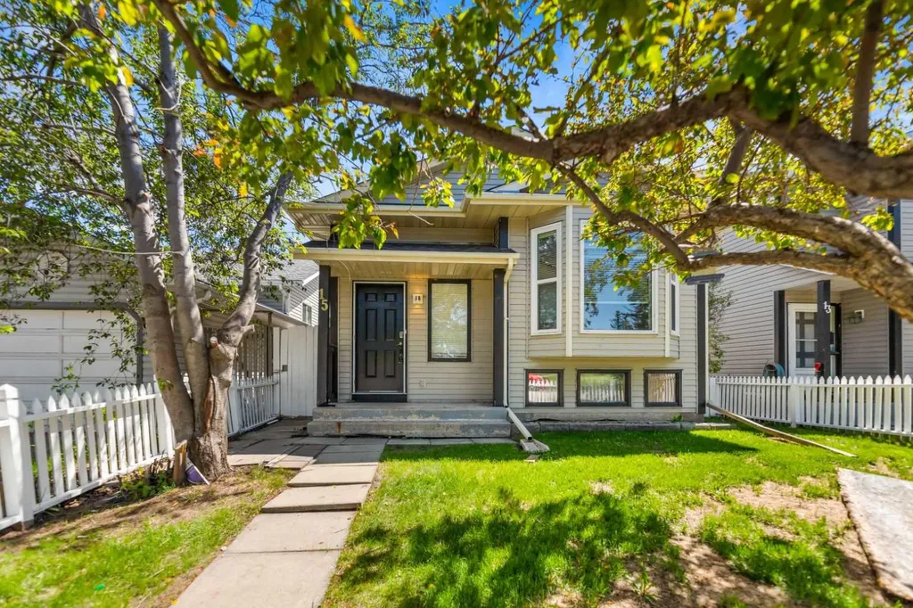 15 Erin Green Way SE Calgary AB T2B 3C2