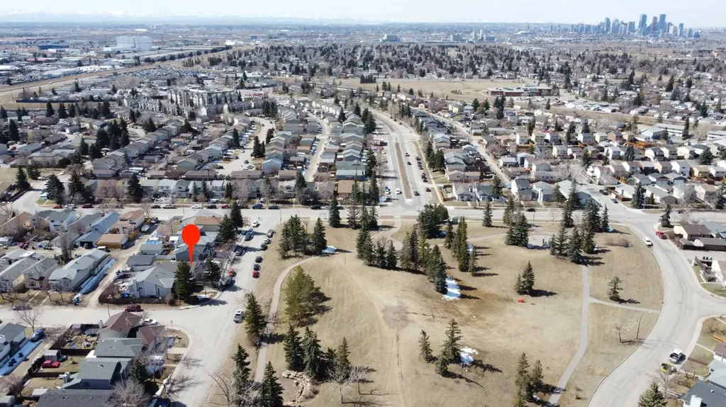 15 Erin Green Way SE Calgary AB T2B 3C2