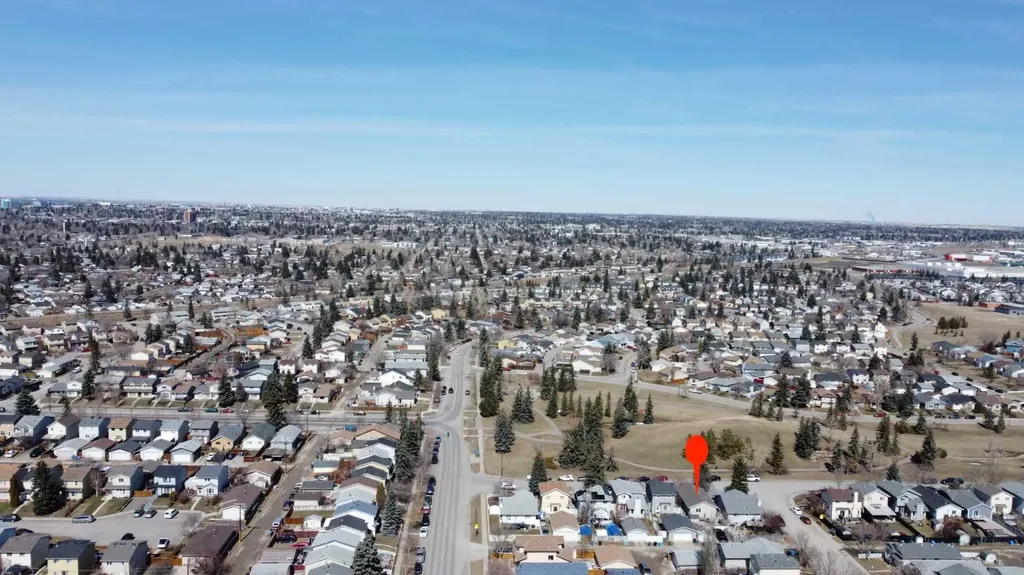 15 Erin Green Way SE Calgary AB T2B 3C2