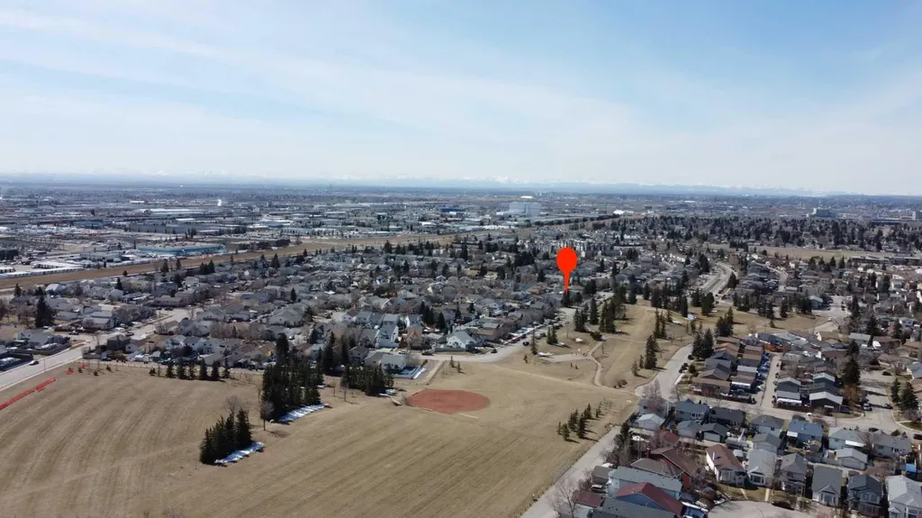 15 Erin Green Way SE Calgary AB T2B 3C2