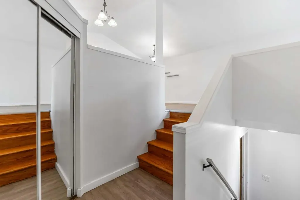 15 Erin Green Way SE Calgary AB T2B 3C2