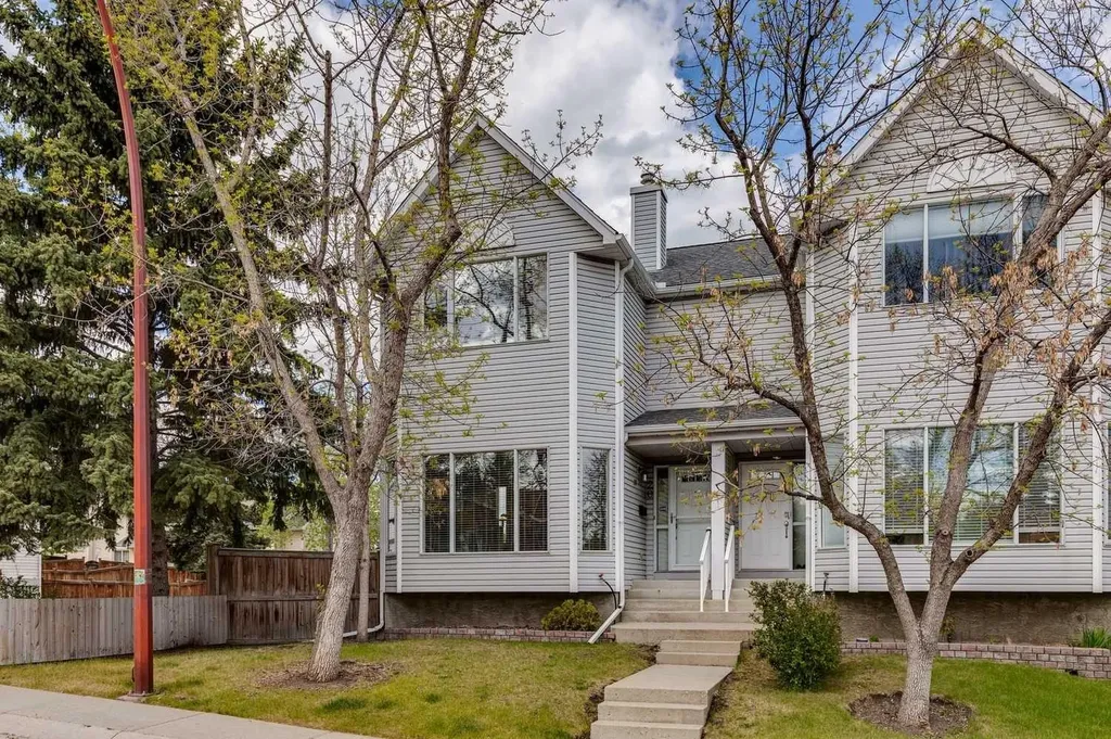 20 Stradwick Rise SW Calgary AB T3H 3H1