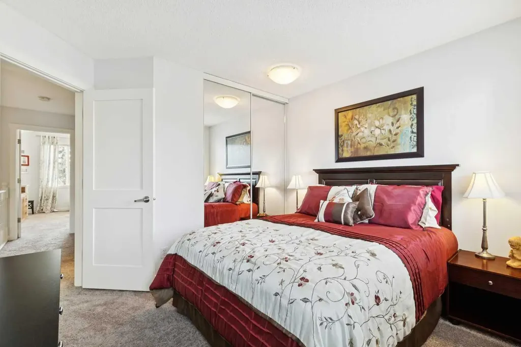 20 Stradwick Rise SW Calgary AB T3H 3H1
