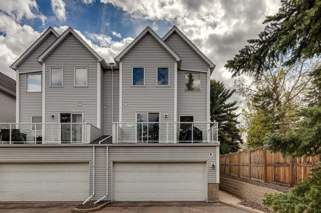 20 Stradwick Rise SW Calgary AB T3H 3H1