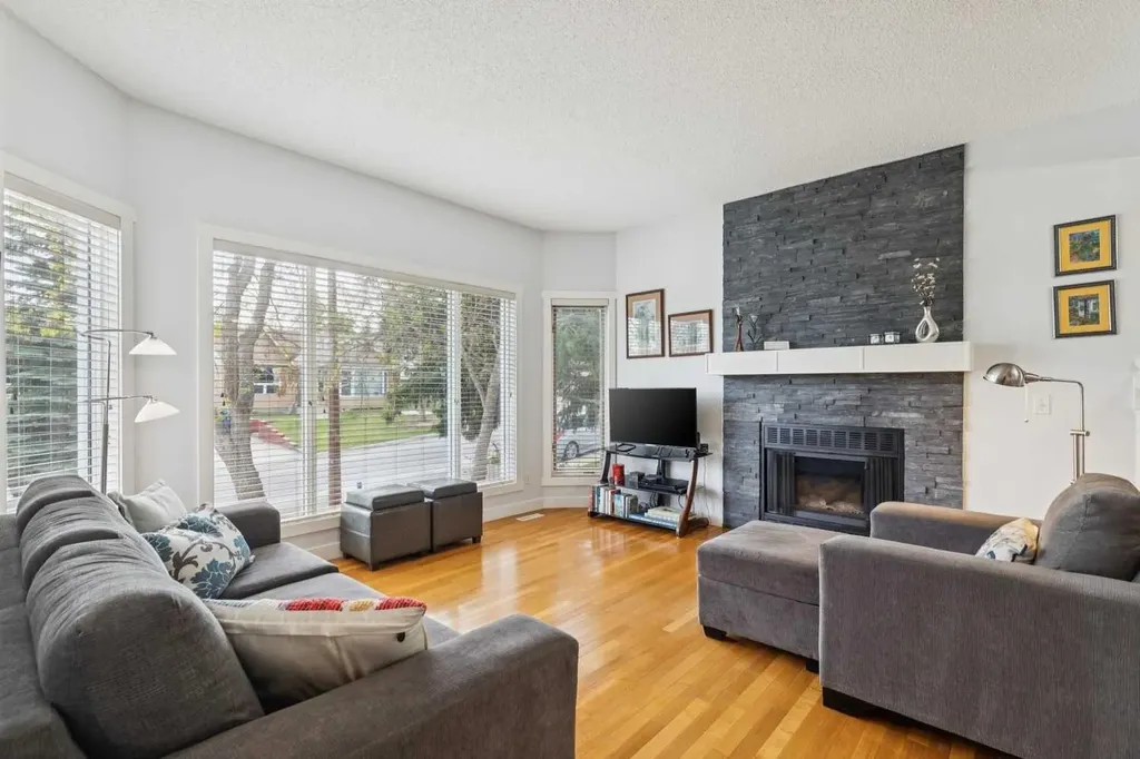20 Stradwick Rise SW Calgary AB T3H 3H1